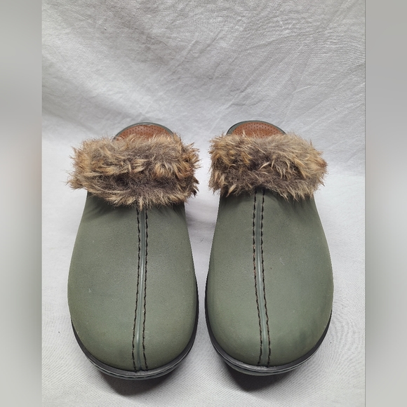 Crocs Cobbler lined Suede Leather Clogs Size 7 Dust Olive/Mahogany Faux Fur - Picture 2 of 12